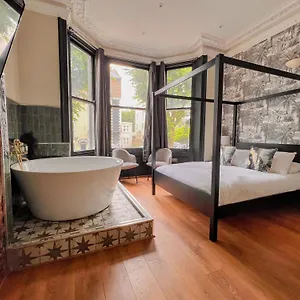 https://westbourne.brighton-hotels-england.com